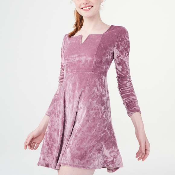 Aeropostale Dresses & Skirts - AéRopostale solid V-Wire fit and flare velvet dress size small